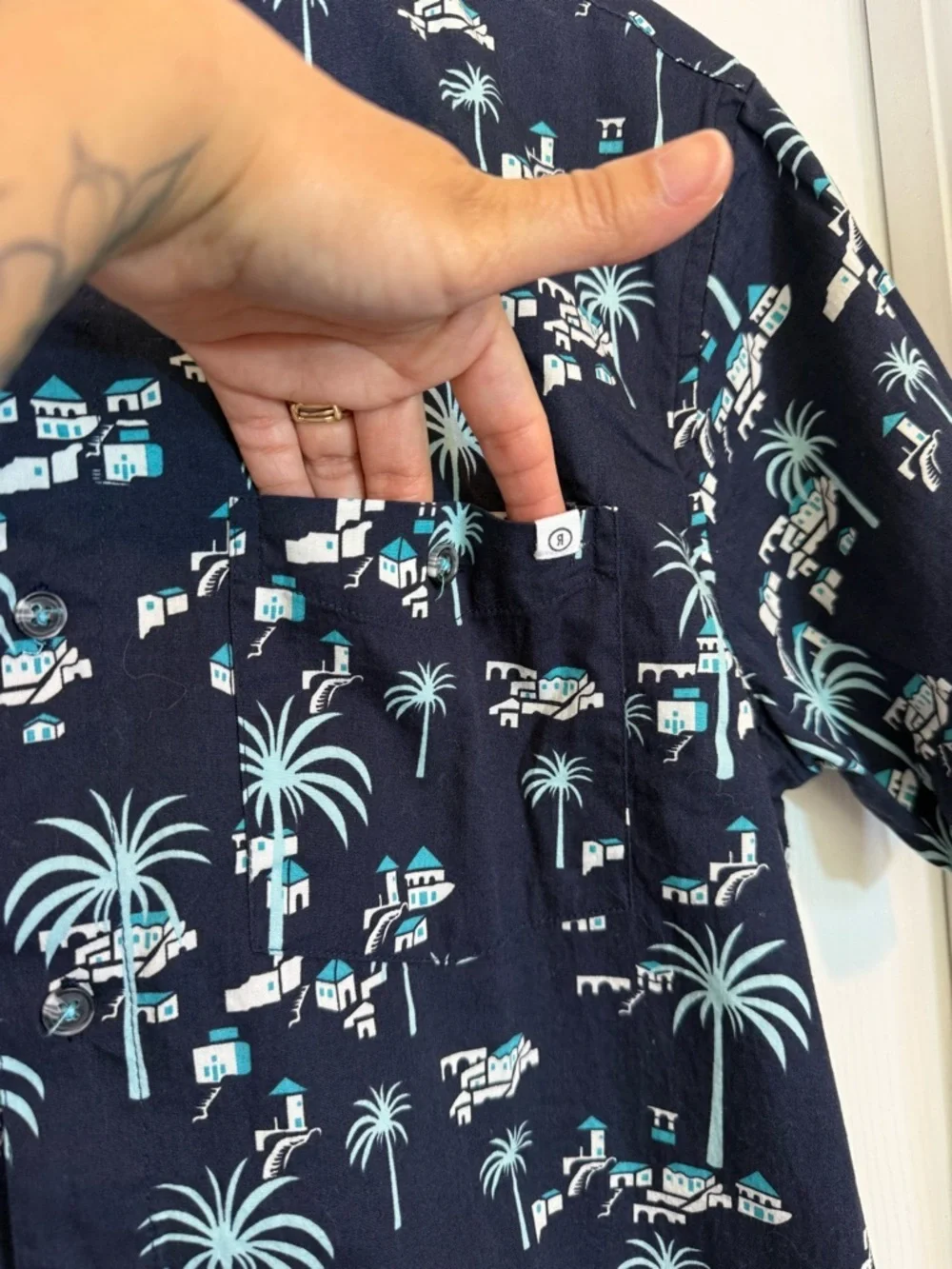 Reverse Threads Men’s Short Sleeve Button Down Shirt Size M - Picture 3 of 14